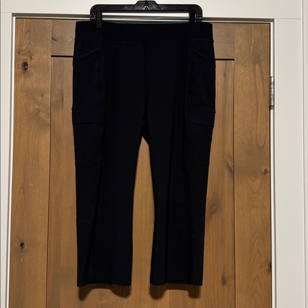 Eddie Bauer Cargo Cropped pull on Hiking Pant Womens 14 outdoors activewear